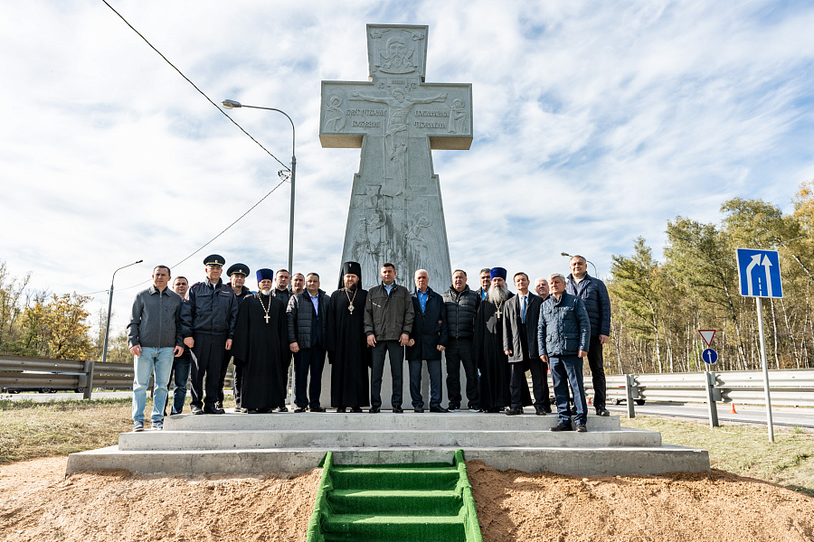 Освящение первого поклонного креста в Подольске